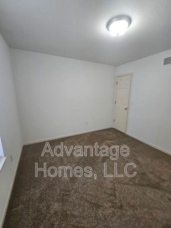 801 Johnson Cir - Photo 5 of 27