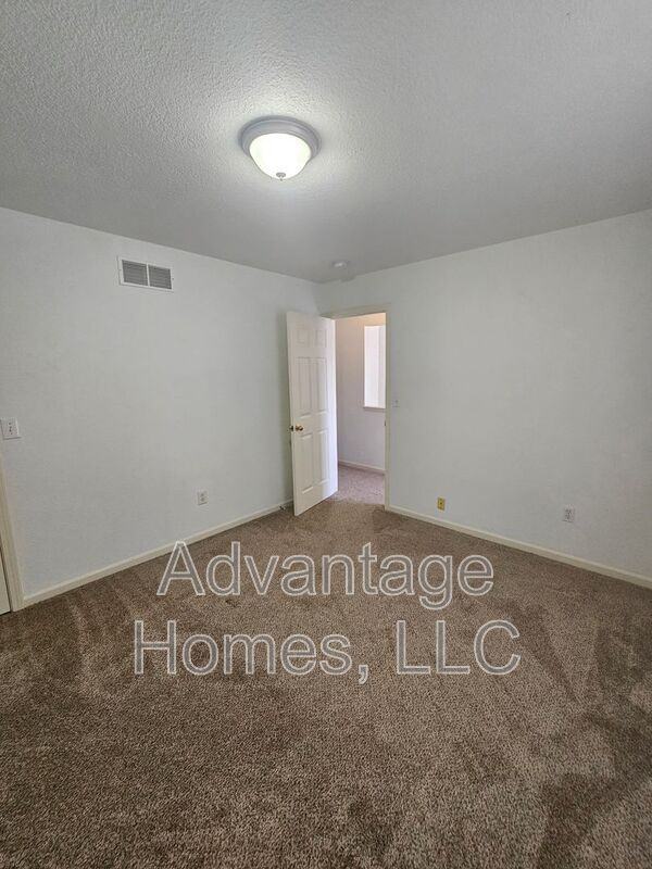 801 Johnson Cir - Photo 6 of 27
