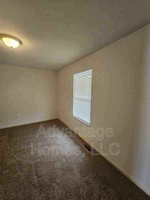 801 Johnson Cir - Photo 7 of 27
