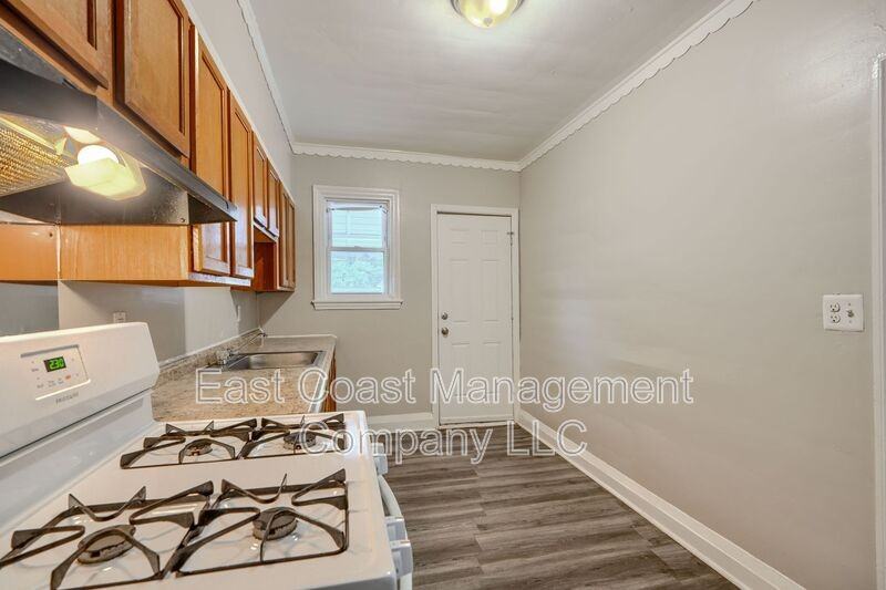 2525 Boarman Ave - Photo 4 of 29