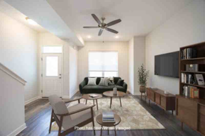 12027 Wade Park Ave - Photo 2 of 32