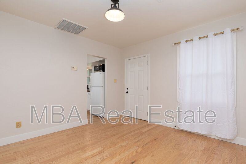 1342 West Monroe Street - Photo 6 of 9