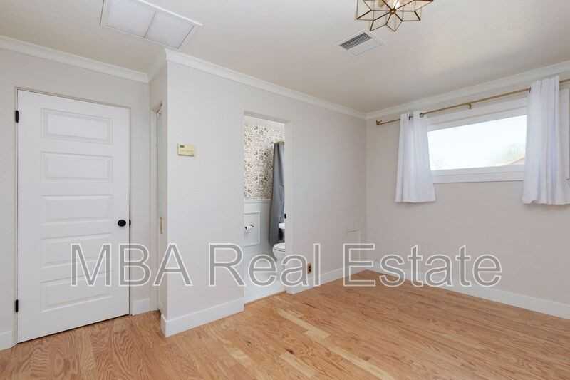 1342 West Monroe Street - Photo 7 of 9