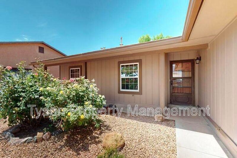 509 Tassy Ct Se - Photo 4 of 32