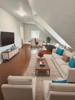 featured image of 233 W Queen Ln