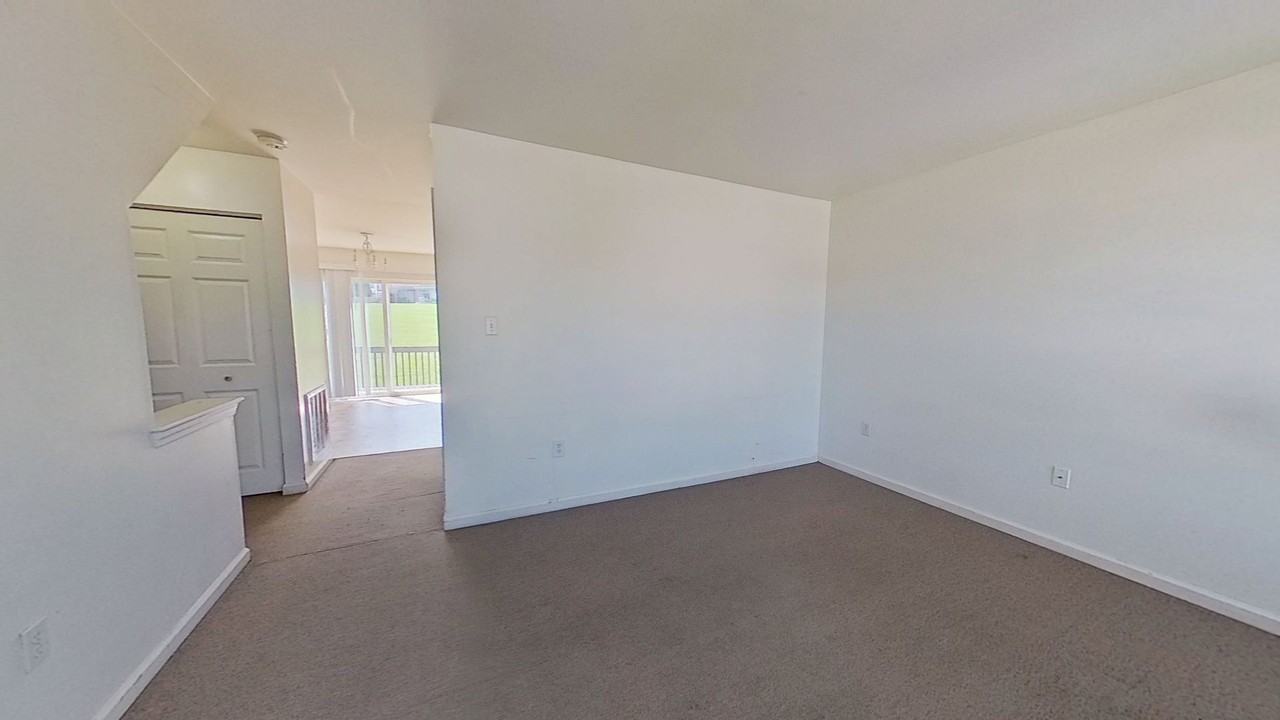2858 Woodmont Dr - Photo 2 of 13