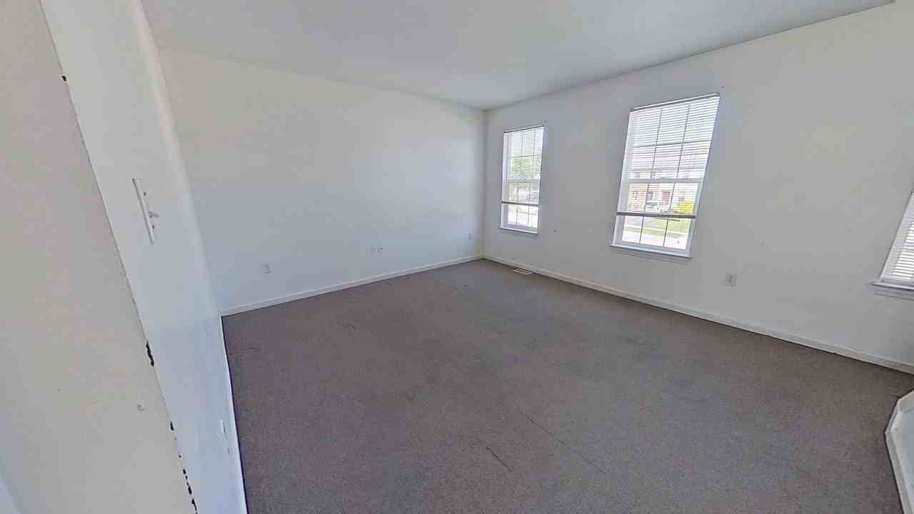 2858 Woodmont Dr - Photo 4 of 13
