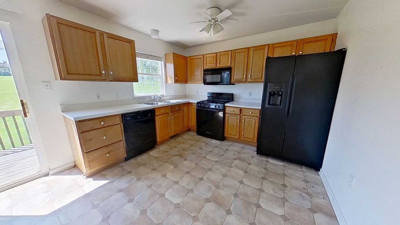 2858 Woodmont Dr - Photo 5 of 13