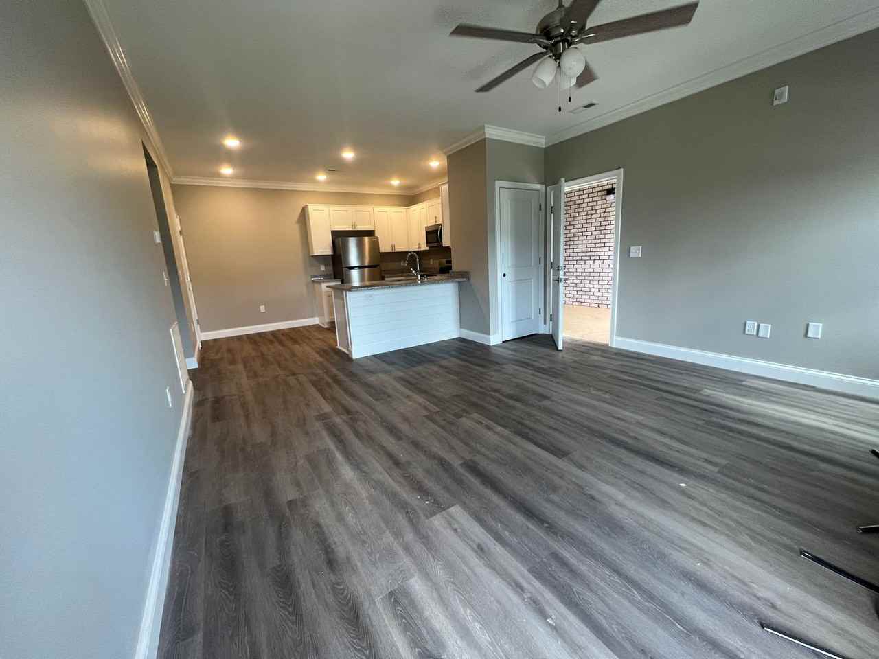 807 Brush Creek - Photo 2 of 10