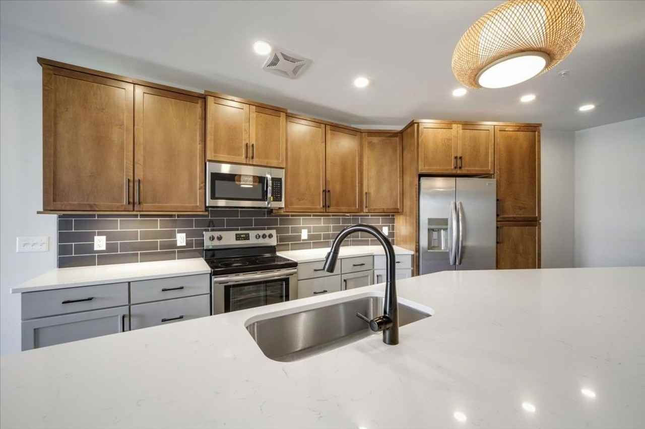 201 E. Front - Photo 3 of 50