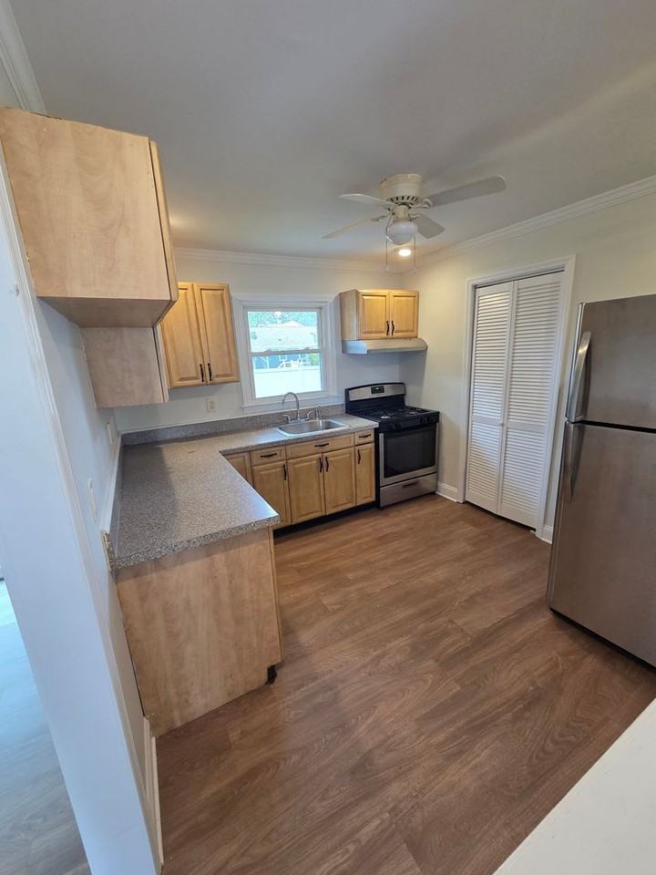 744 Cable Ave - Photo 2 of 10