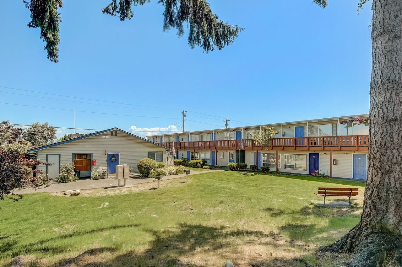 Brentwood Apartments - Photo 2 of 17