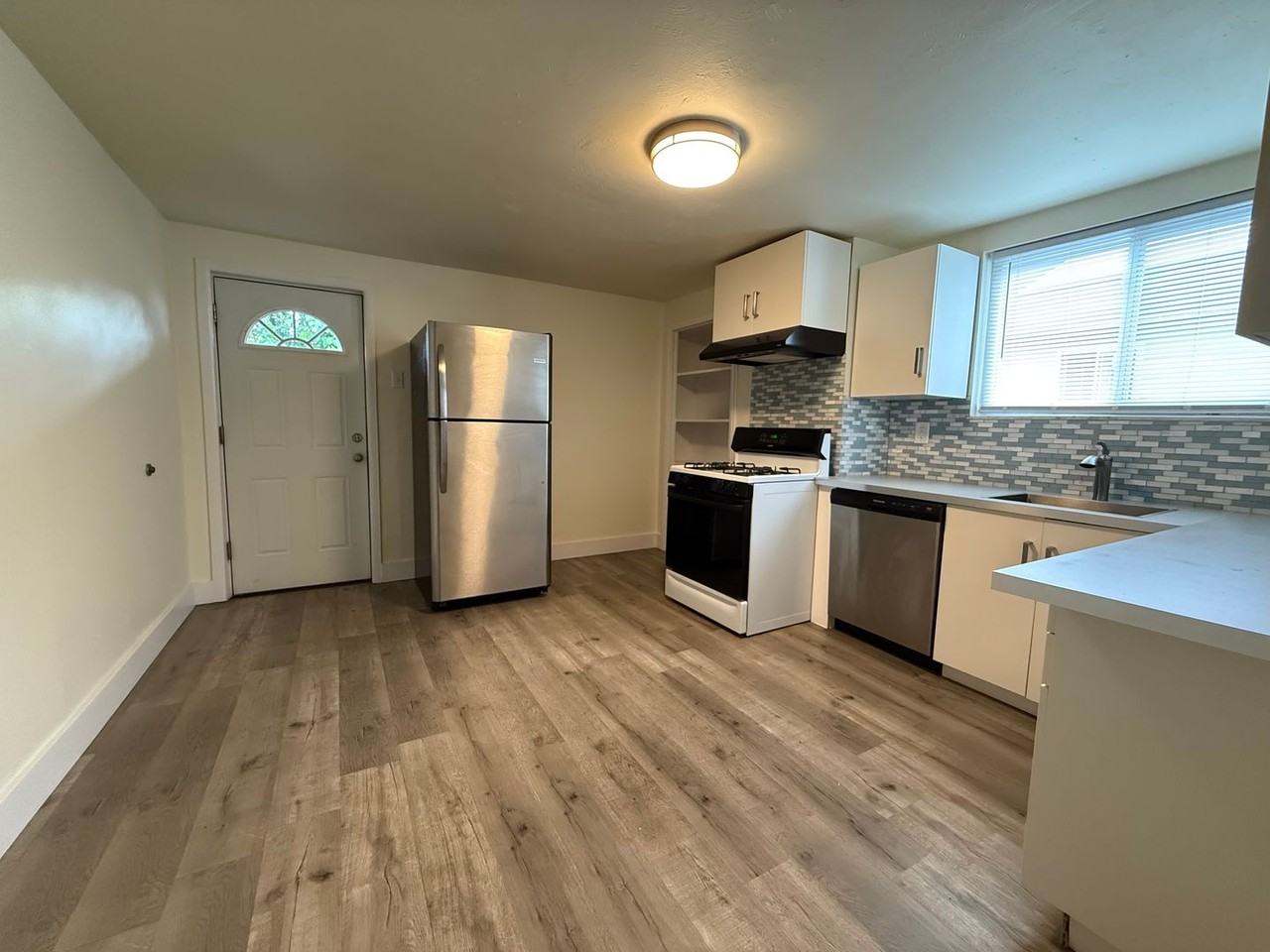 5 Sterling St Fl 2 - Photo 3 of 27