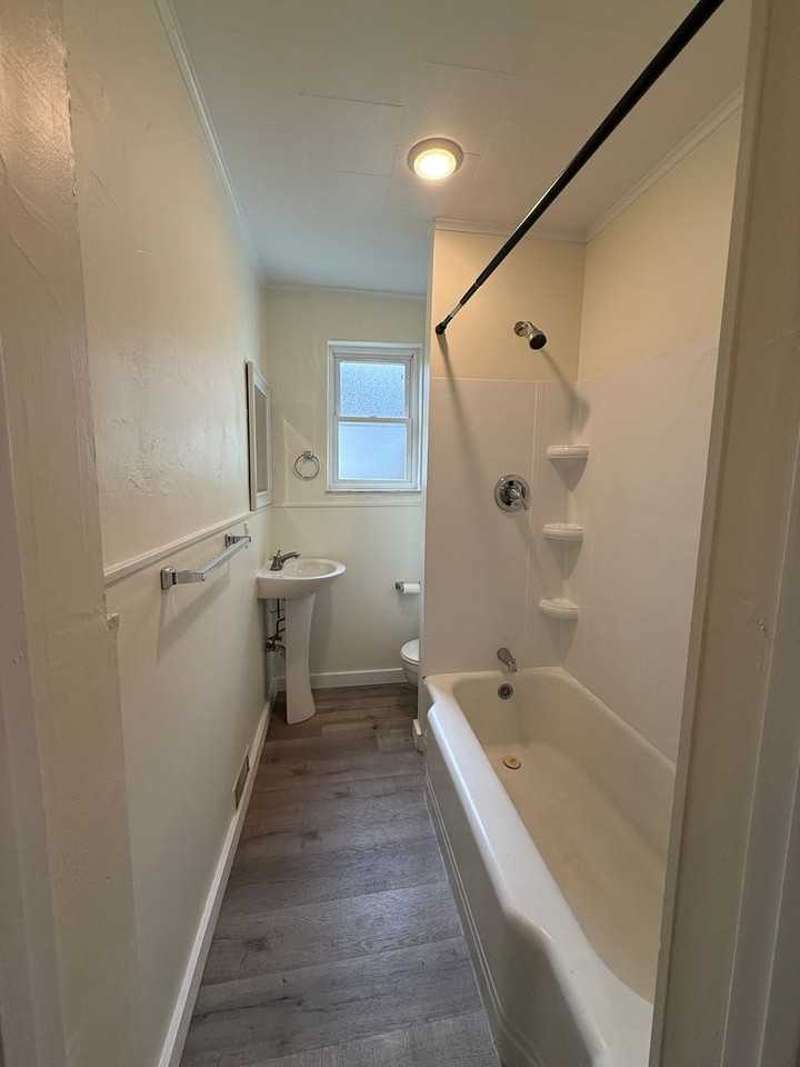 5 Sterling St Fl 2 - Photo 6 of 27