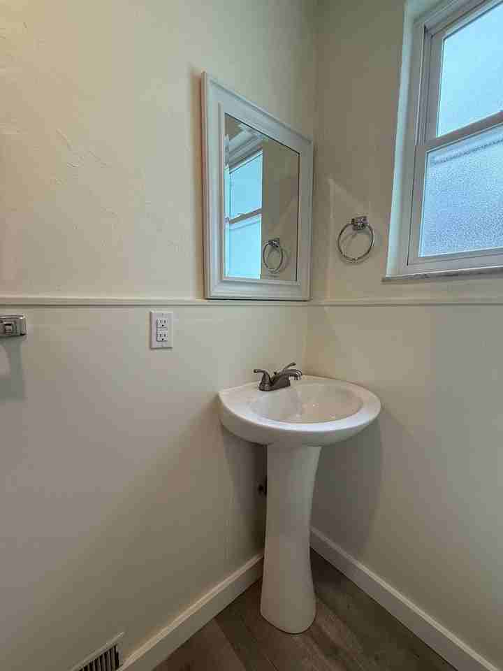 5 Sterling St Fl 2 - Photo 7 of 27