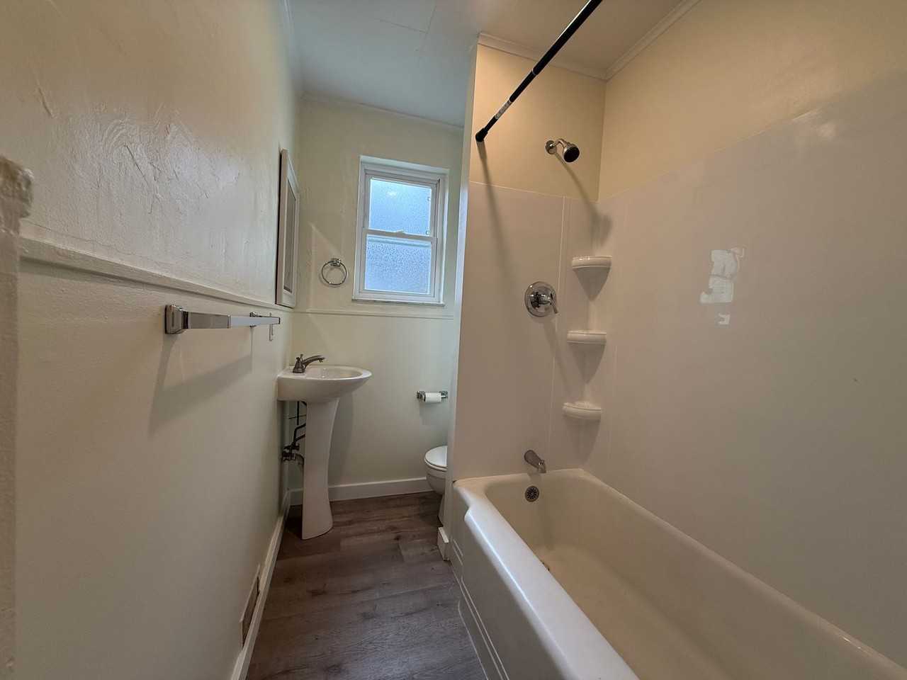 5 Sterling St Fl 2 - Photo 6 of 27