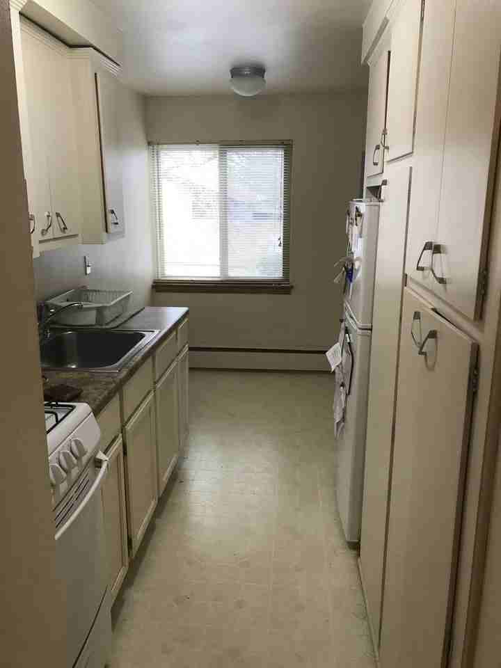 3346 S Whitnall Ave - Photo 2 of 8