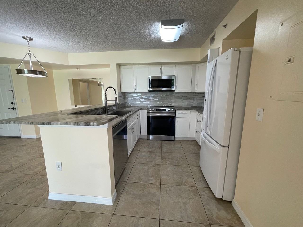 1180 Wildwood Lakes Blvd - Photo 2 of 17