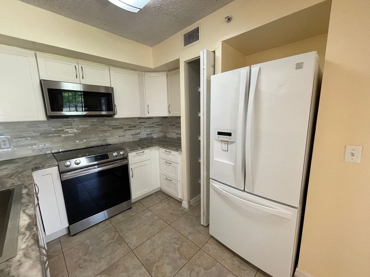 1180 Wildwood Lakes Blvd - Photo 3 of 17