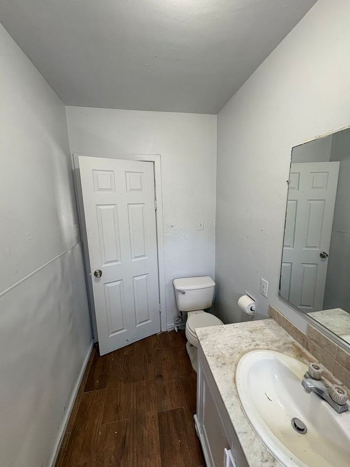 627 N Bridge St - Photo 3 of 24