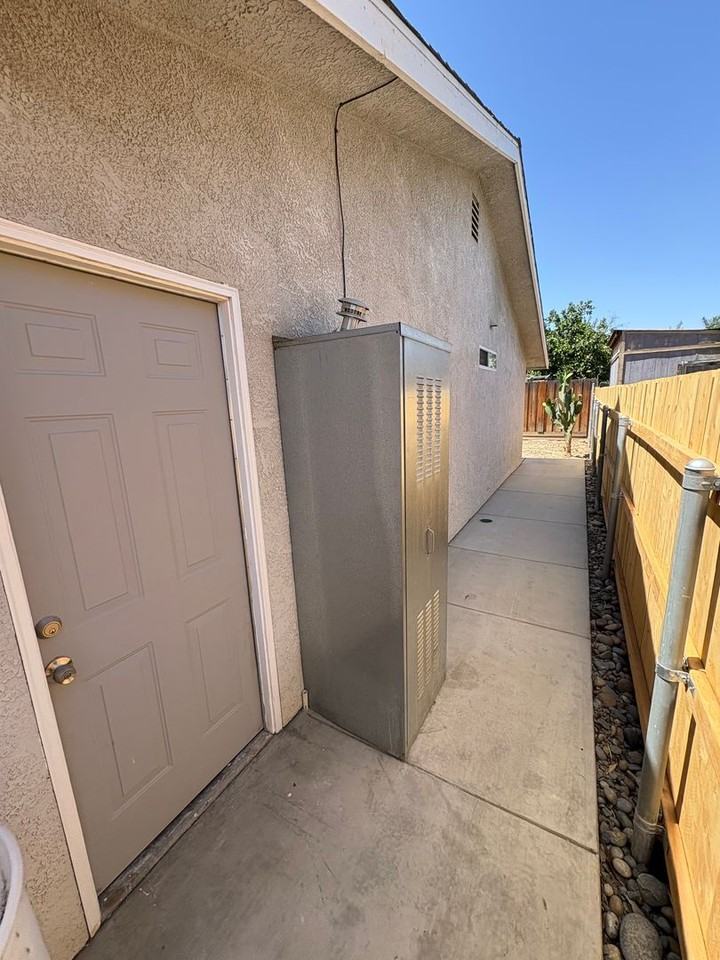 744 W Buena Vista Ave - Photo 6 of 32