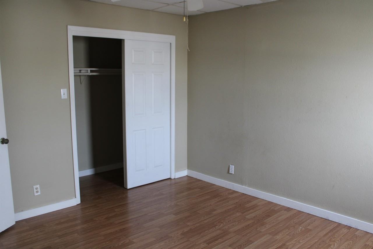 101 South Commonsway Drive - Photo 3 of 21