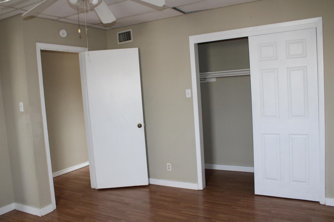 101 South Commonsway Drive - Photo 4 of 21