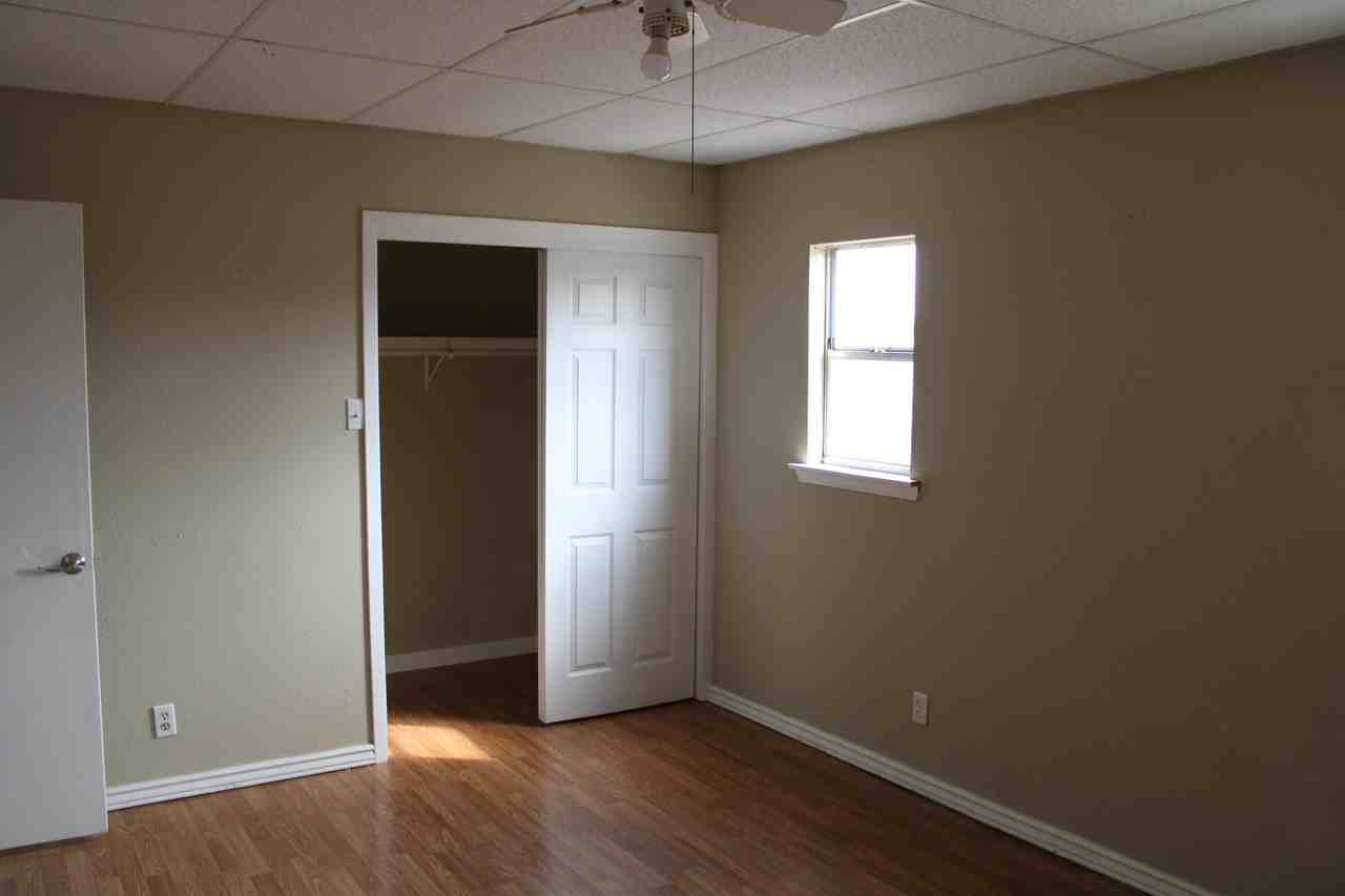 101 South Commonsway Drive - Photo 7 of 21