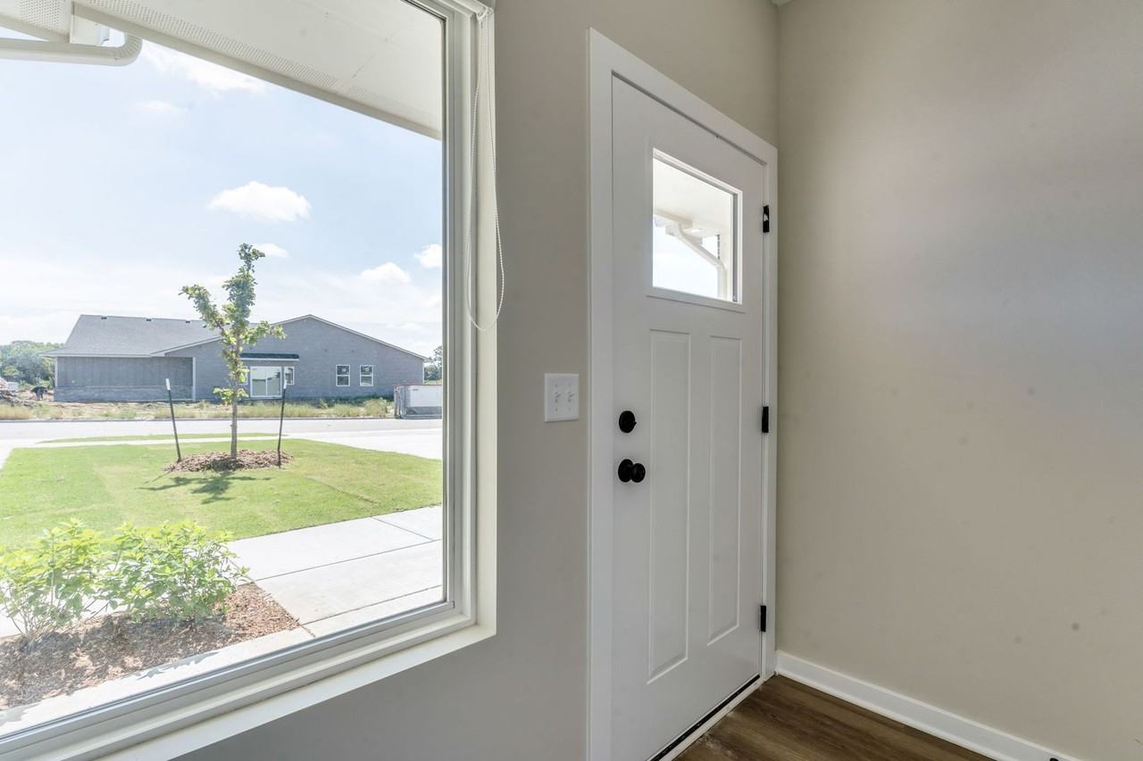816 Fox Ridge St - Photo 3 of 13