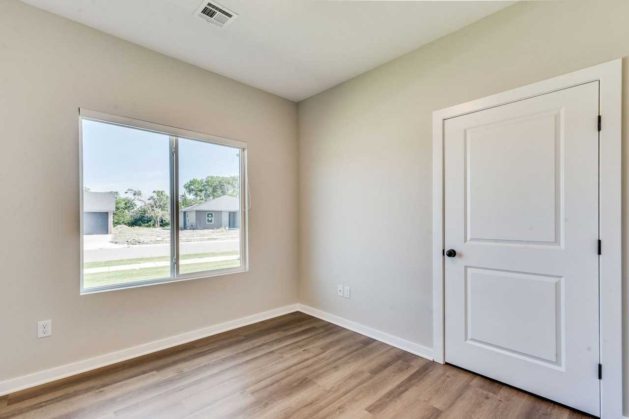 816 Fox Ridge St - Photo 7 of 13