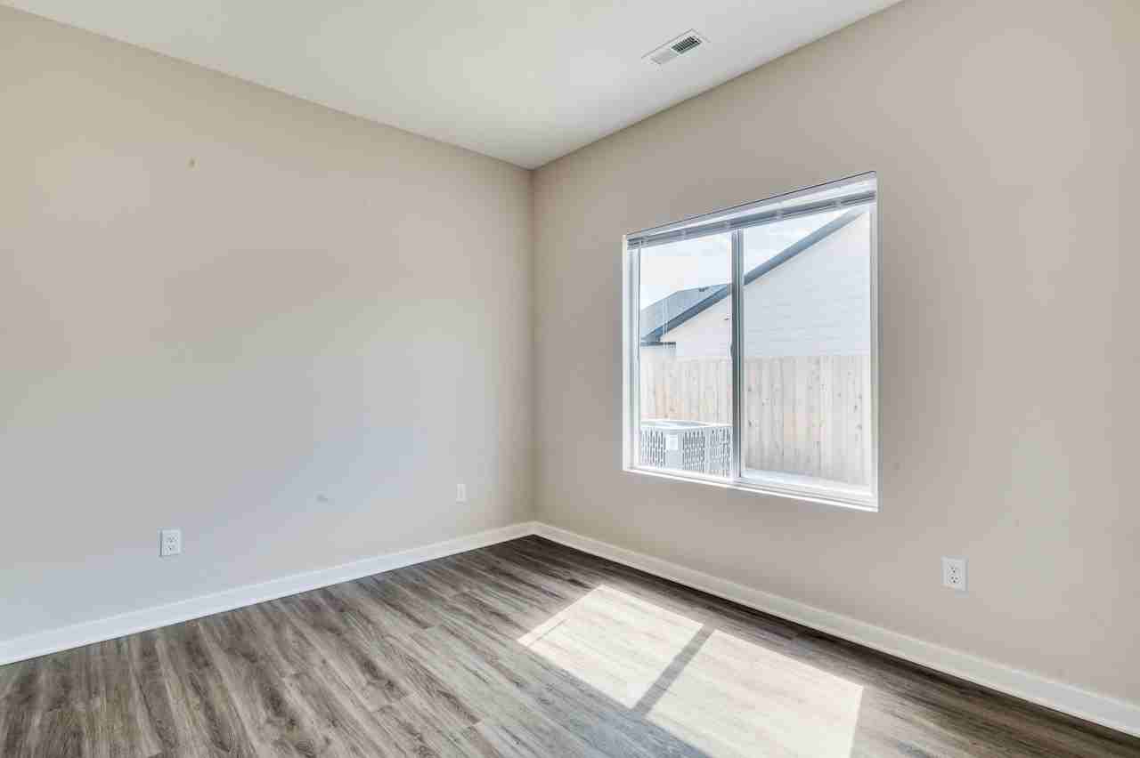 822 Fox Ridge St - Photo 7 of 13