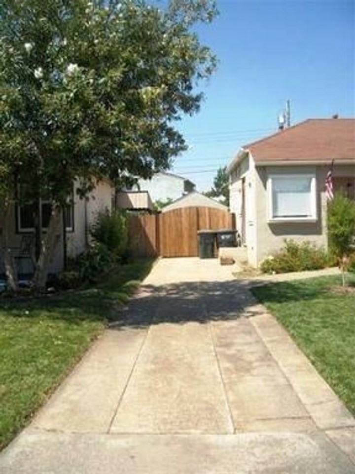 530 54th St - Photo 3 of 25