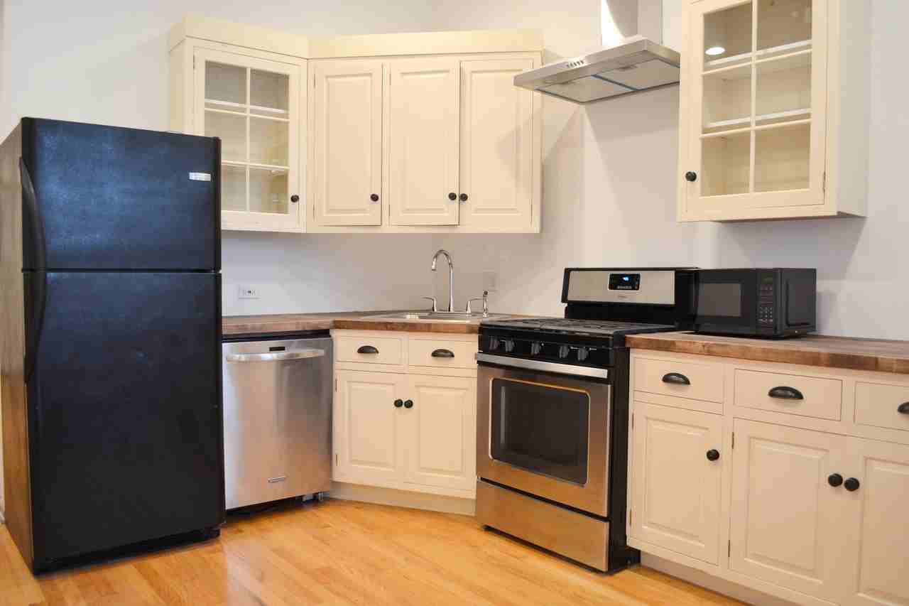 3245 W. Division - Photo 2 of 21