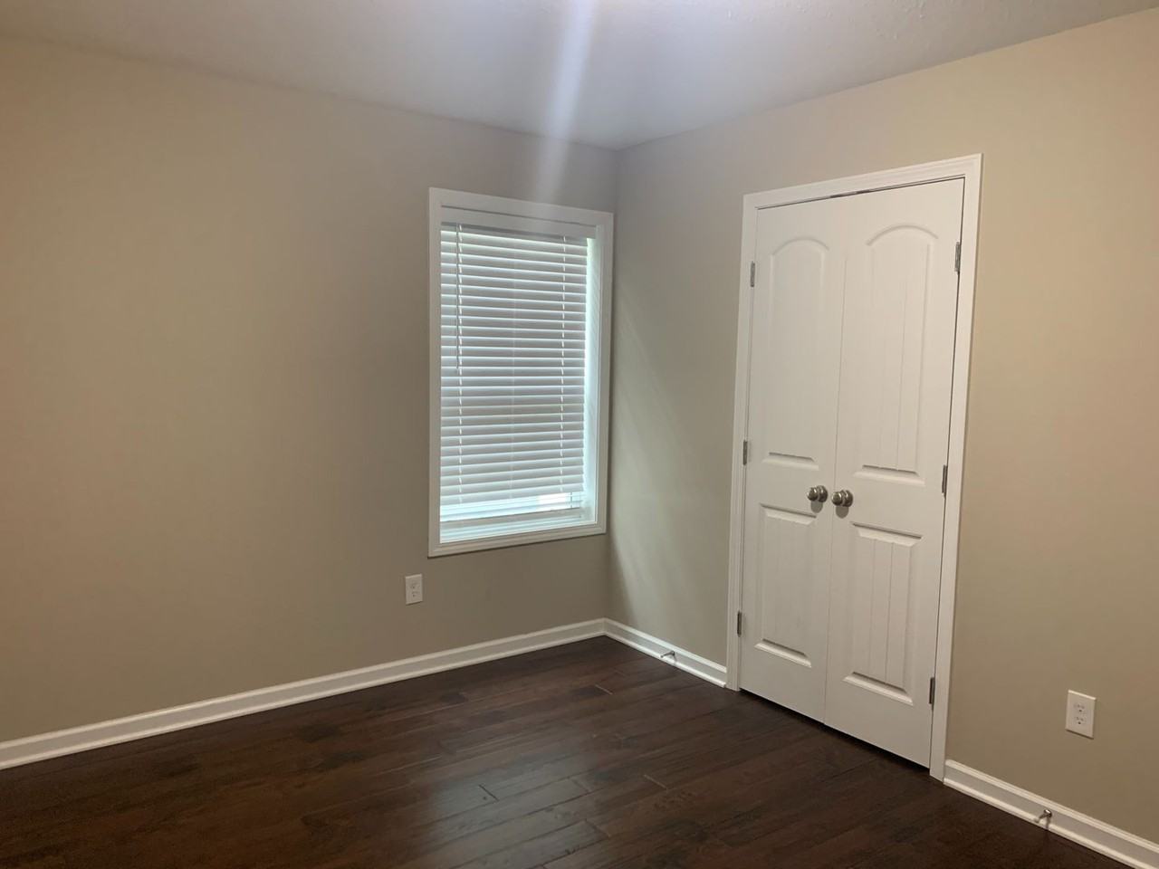 429 Oakwood Rd - Photo 3 of 22