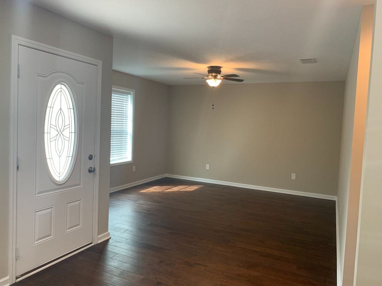 429 Oakwood Rd - Photo 3 of 22
