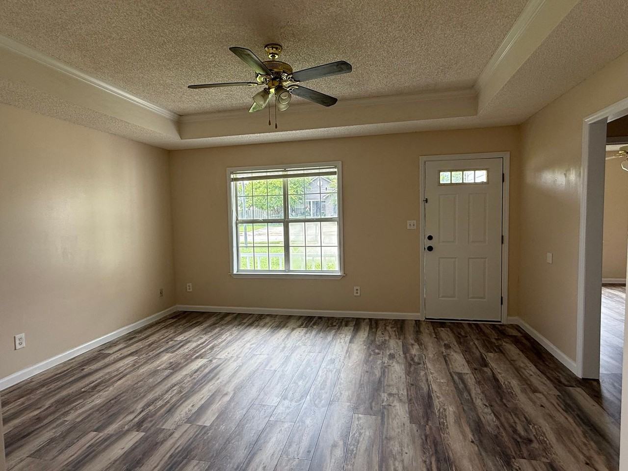 4069 Chadwyck Dr - Photo 2 of 14