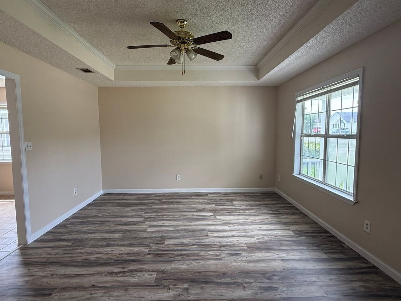 4069 Chadwyck Dr - Photo 3 of 14