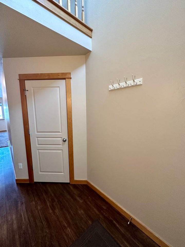 4074 Broadwater Ct - Photo 5 of 20