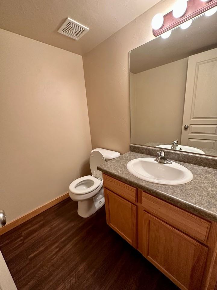 4074 Broadwater Ct - Photo 6 of 20