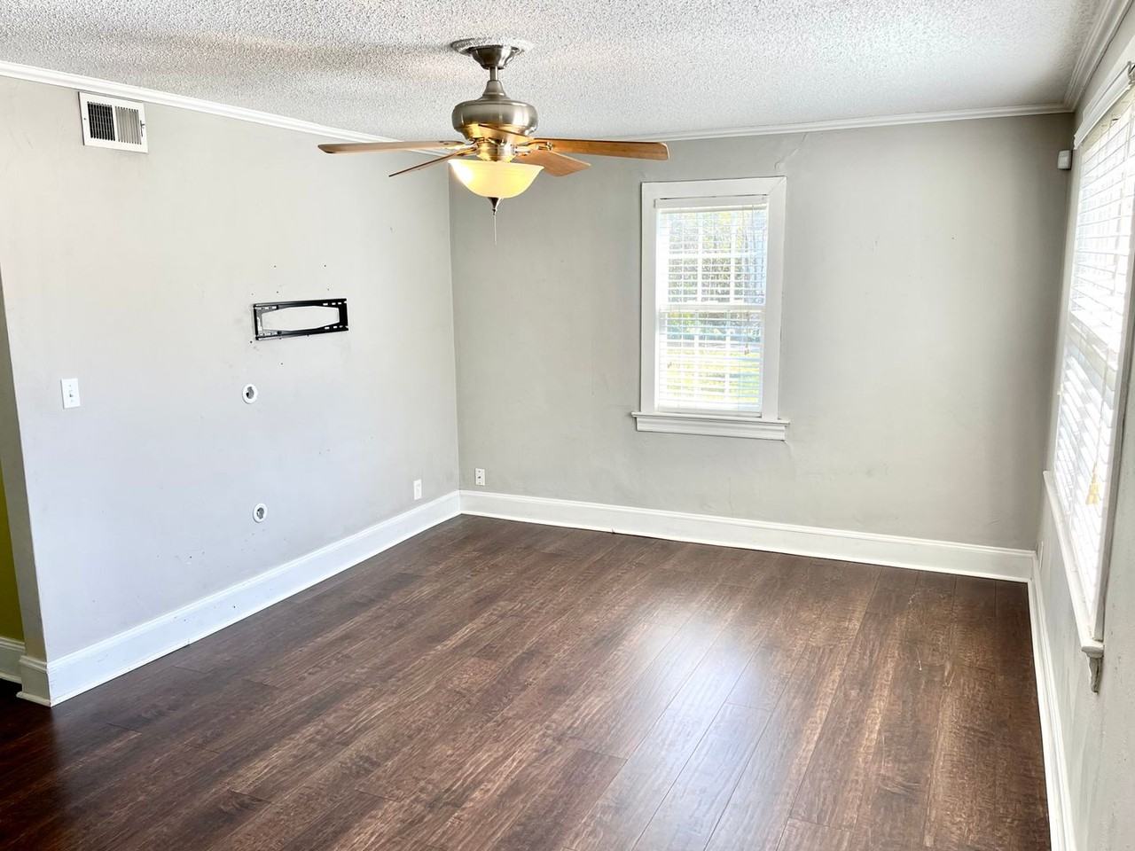 400 W 37th St - Photo 2 of 14