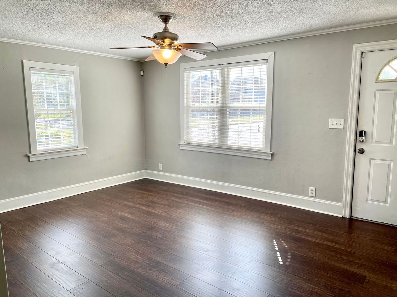 400 W 37th St - Photo 3 of 14