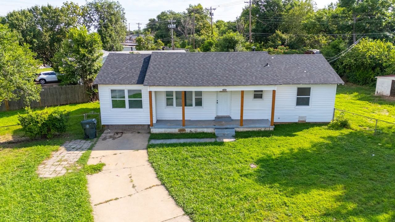 4000 Woodside Dr - Photo 3 of 24