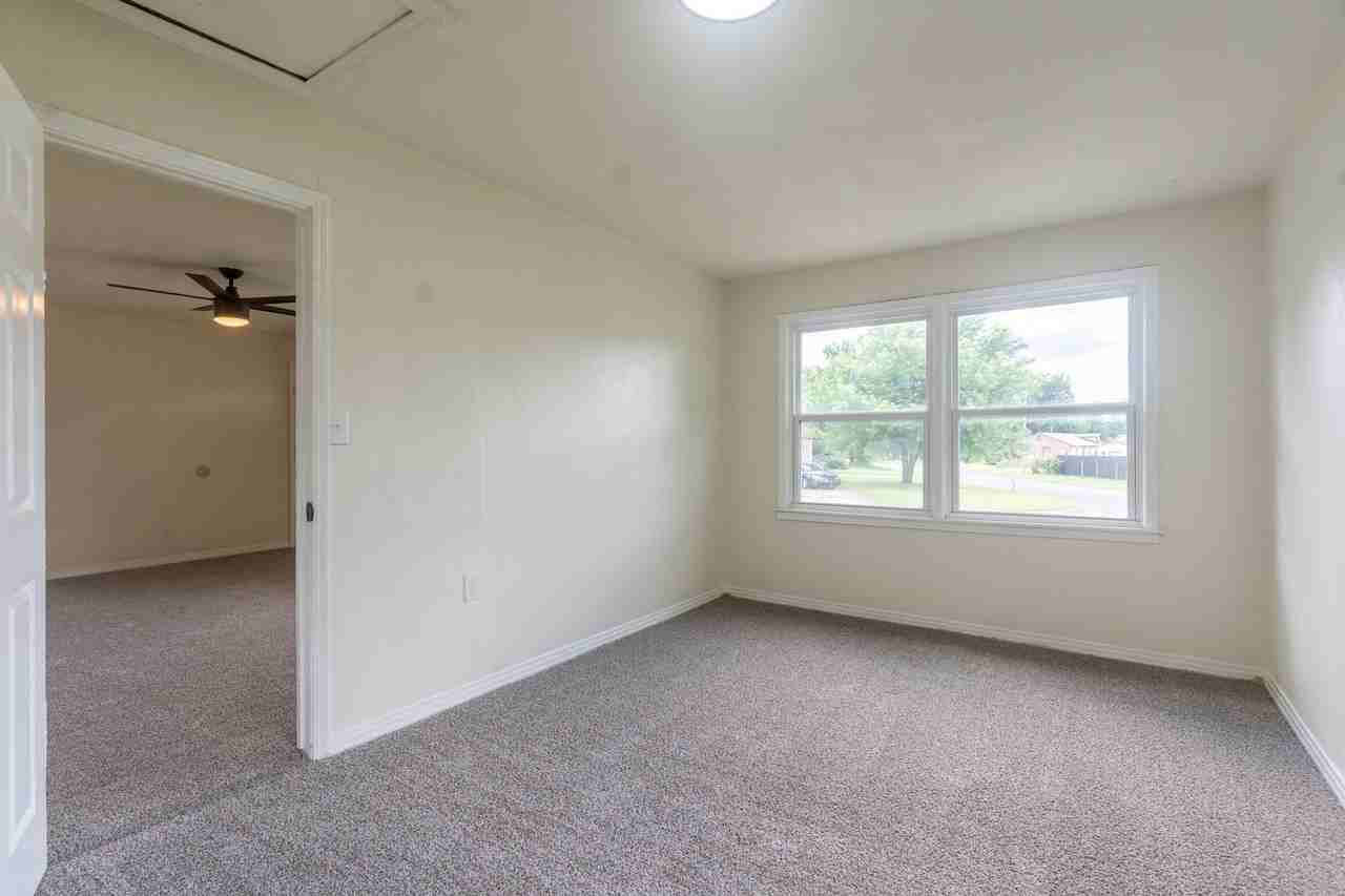 4000 Woodside Dr - Photo 7 of 24