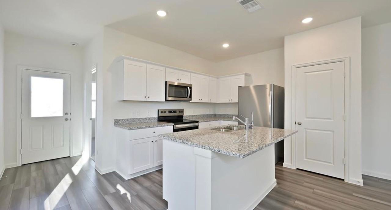 524 Halifax Ct - Photo 4 of 20