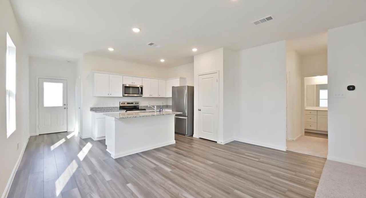 524 Halifax Ct - Photo 6 of 20