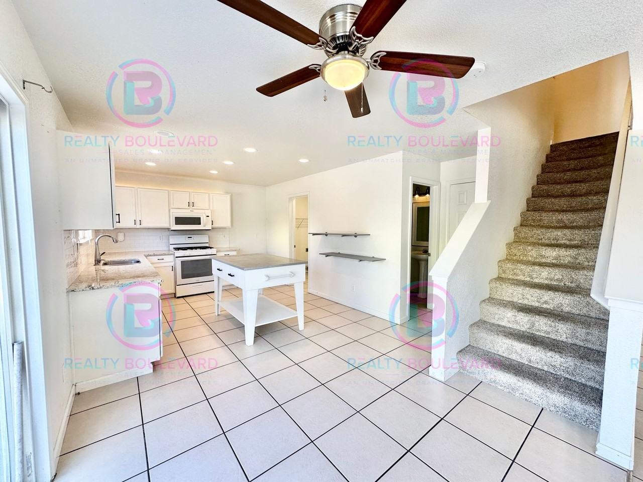 9685 Canyon Meadows Dr - Photo 4 of 22