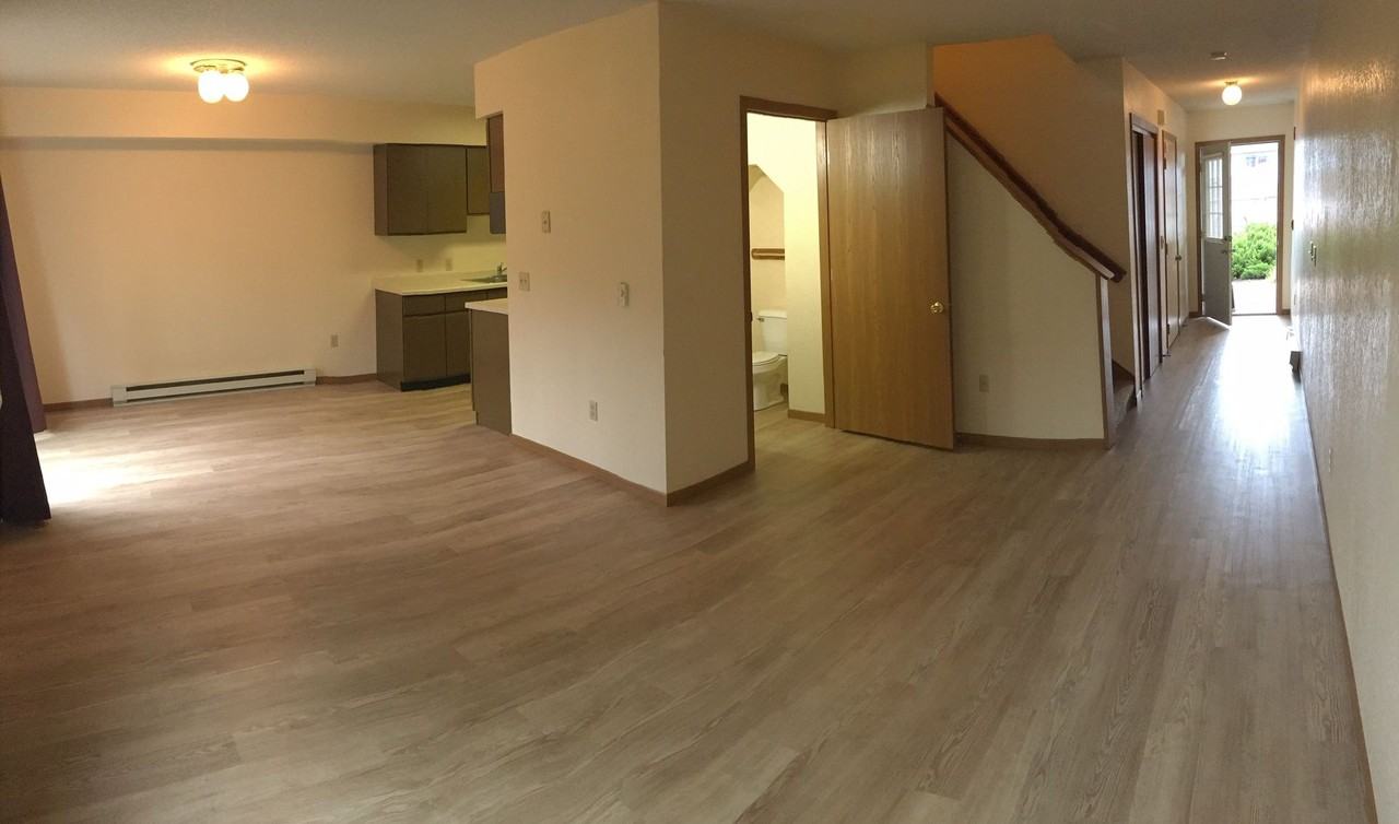 3BR Renovated Townhouse - Photo 2 of 8