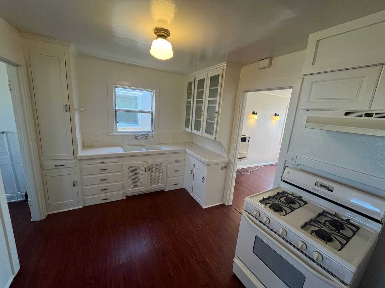 425 Guadalupe St - Photo 2 of 10