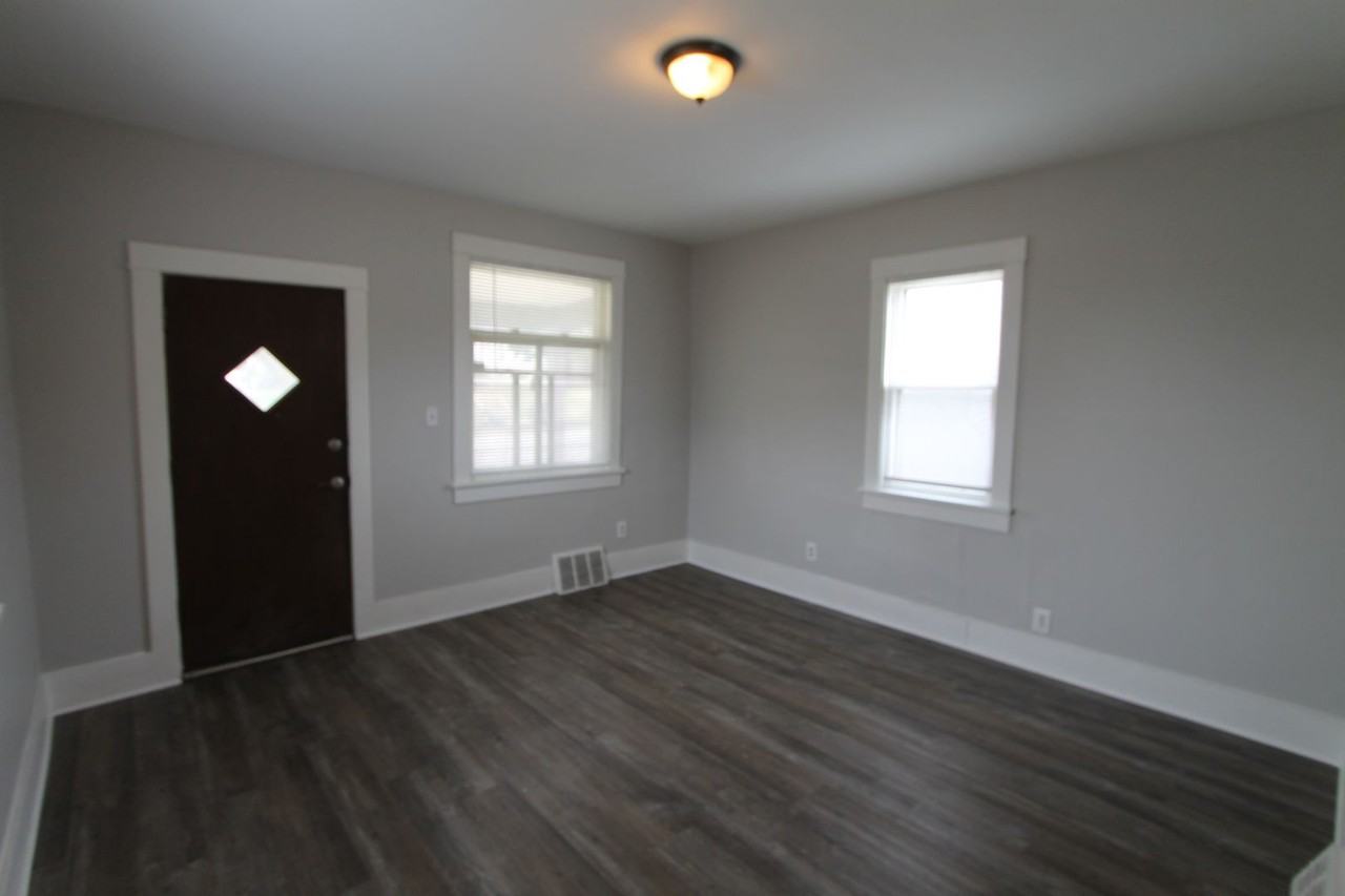 4113 S 36th St - Photo 2 of 11