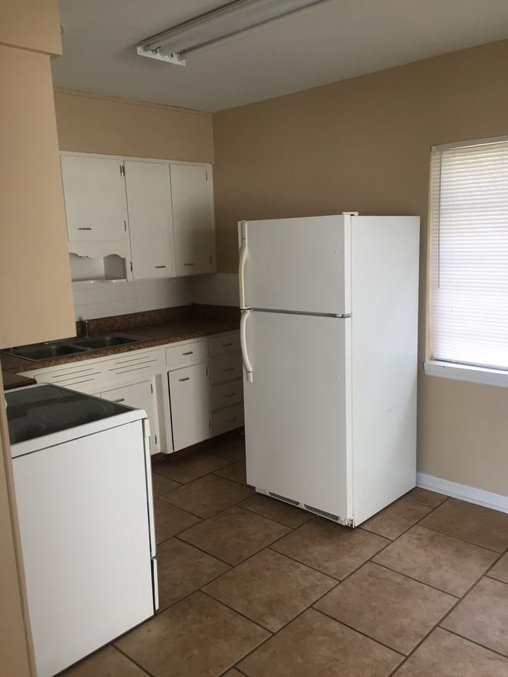 2820 Canal Dr N - Photo 3 of 10